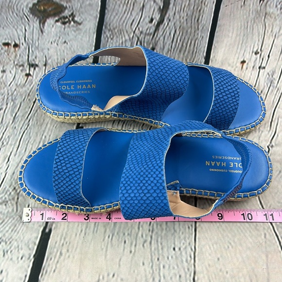 COLE HAAN PINCH MAINE CLASSIC Blue Embossed Leather Sling Back Sandals (Narrow) - Picture 7 of 17